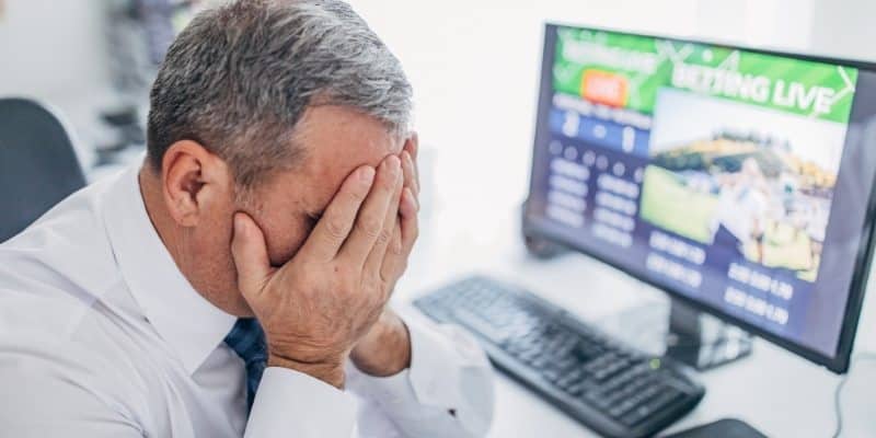 Các dấu hiệu nhận biết cược thủ đang mất kiểm soát 